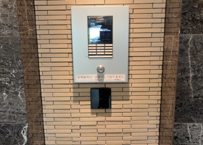 【防犯設備】 | エクセレントシティ相模原ステーションアリーナ | 当然のことではありますが、オートロックやセンサーライト、ホームセキュリティーなどの防犯設備があれば、小さいお子様がいるご家庭も安心ですよね！まず物件購入の際は、防犯設備もチェックするようにしましょう。