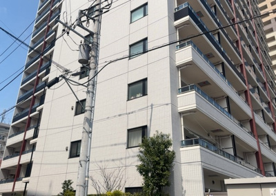 【構造・工法・仕様】 | エクセレントシティ相模原ステーションアリーナ | ＲＣ造、Reinforced Concreteは直訳すると補強されたコンクリートです。主に柱や梁・床・壁が鉄筋とコンクリートで構成おり、鉄筋を組んだ型枠にコンクリートを流し込んで固めたものを指します。