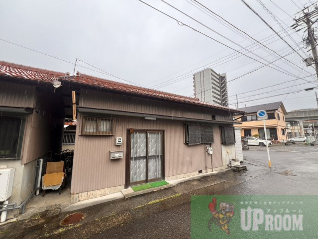 勝川町9丁目岡島貸家
