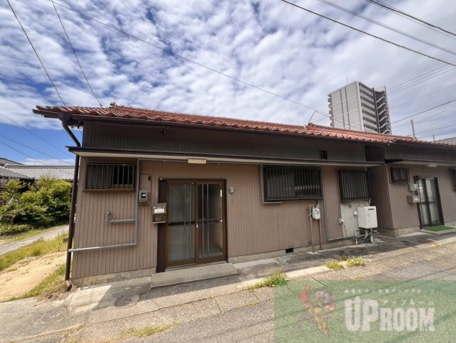 勝川町9丁目岡島貸家