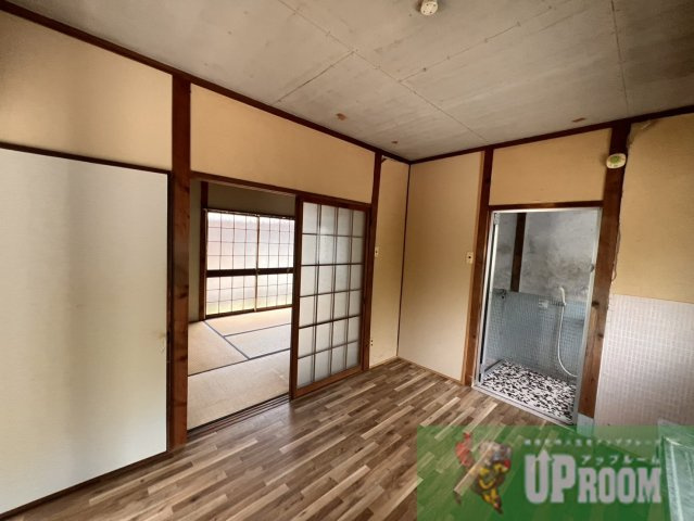 勝川町9丁目岡島貸家の居間・リビング