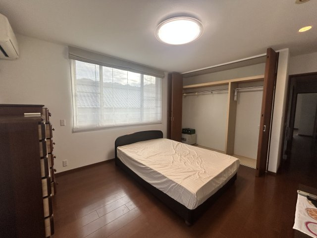 用宗三丁目店舗付中古住宅の洋室