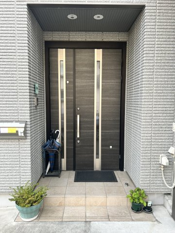 用宗三丁目店舗付中古住宅の玄関