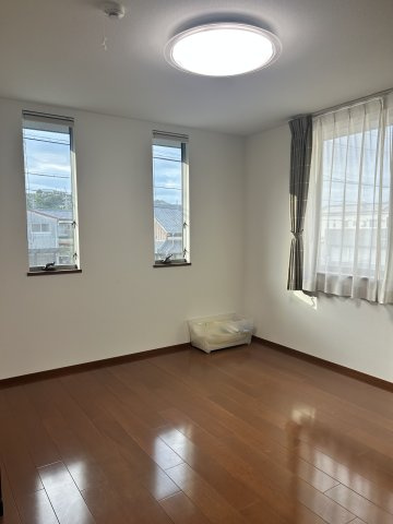 用宗三丁目店舗付中古住宅の洋室