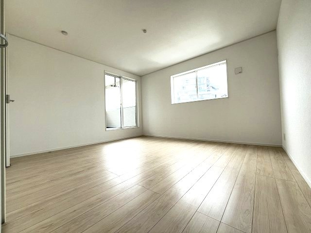【寝室】 | 那珂川市今光8丁目第2　1号棟（全3棟）【仲介手数料無料・0円】 | 現地写真。2階主寝室です。
