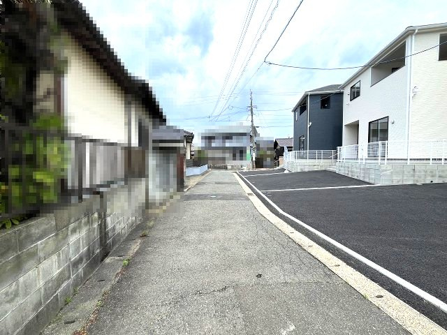 【その他】 | 那珂川市今光8丁目第2　1号棟（全3棟）【仲介手数料無料・0円】 | 現地写真。前面道路です。