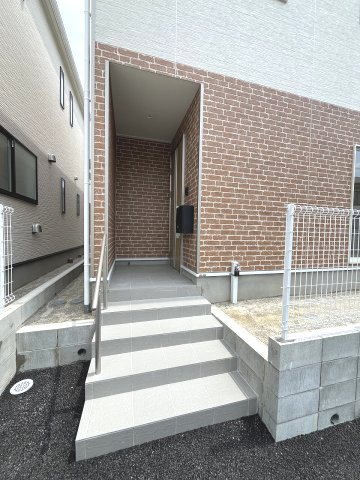 【玄関】 | 那珂川市今光8丁目第2　1号棟（全3棟）【仲介手数料無料・0円】 | 現地写真。