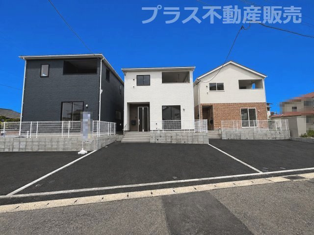 【外観】 | 那珂川市今光8丁目第2　1号棟（全3棟）【仲介手数料無料・0円】 | 現地写真。プラス不動産販売なら、現場の全ての棟をまとめてご見学頂けます。