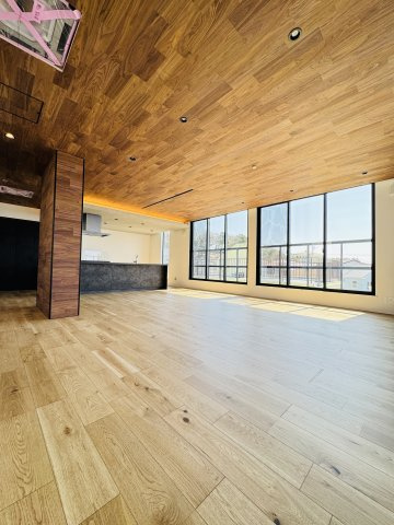 KAMAKURAYAMA HILLS — 海と富士を望む邸宅のキッチン