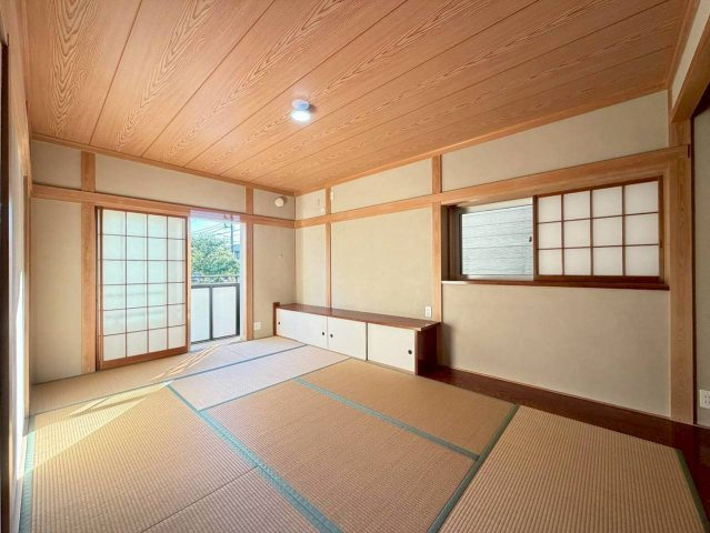 練馬区中村2丁目　敷地30坪超×延床42坪超　大型倉庫付き地下車庫の独立洗面台