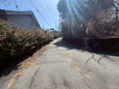 【前面道路含む現地写真】 | 渋川市祖母島　建坪40坪以上平屋