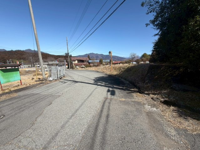 【前面道路含む現地写真】 | 渋川市祖母島　建坪40坪以上平屋