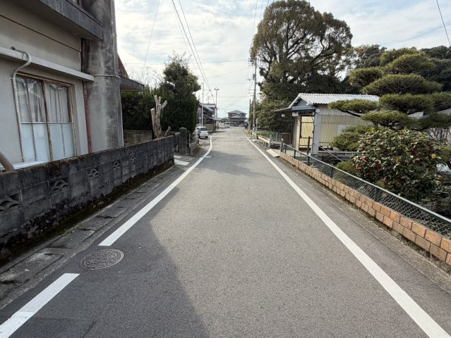 西条市氷見丙1027-1　1027-2　土地の前面道路含む現地写真