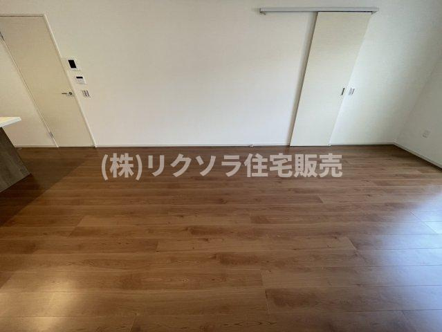 春日町　新築一戸建てのキッチン|LDK19.0帖
■物件内覧・資金計画相談・住宅ローン相談、リフォーム相談、お問合せ受付中■
※当日・翌日のご内覧、ご相談はお電話でのお問合せがスムーズです！