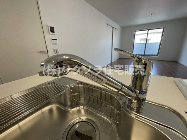 春日町　新築一戸建ての設備|浄水器付き水栓
■物件内覧・資金計画相談・住宅ローン相談、リフォーム相談、お問合せ受付中■
※当日・翌日のご内覧、ご相談はお電話でのお問合せがスムーズです！