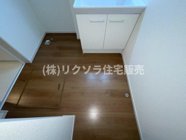 春日町　新築一戸建ての脱衣所|床下収納付き
■物件内覧・資金計画相談・住宅ローン相談、リフォーム相談、お問合せ受付中■
※当日・翌日のご内覧、ご相談はお電話でのお問合せがスムーズです！