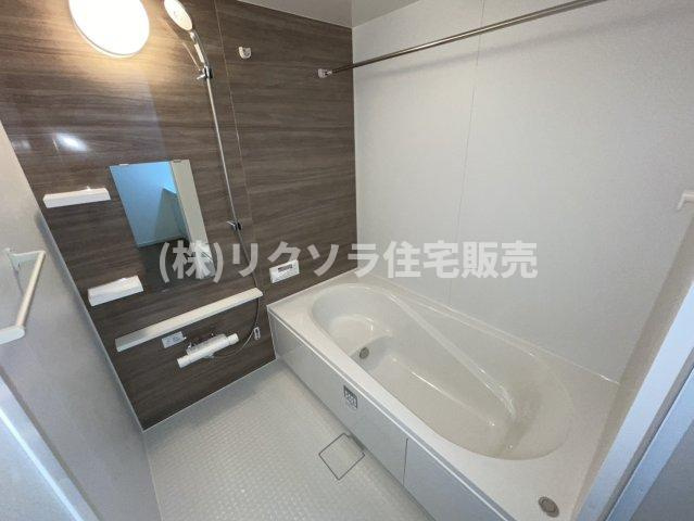 春日町　新築一戸建ての浴室|浴室乾燥機付き
■物件内覧・資金計画相談・住宅ローン相談、リフォーム相談、お問合せ受付中■
※当日・翌日のご内覧、ご相談はお電話でのお問合せがスムーズです！