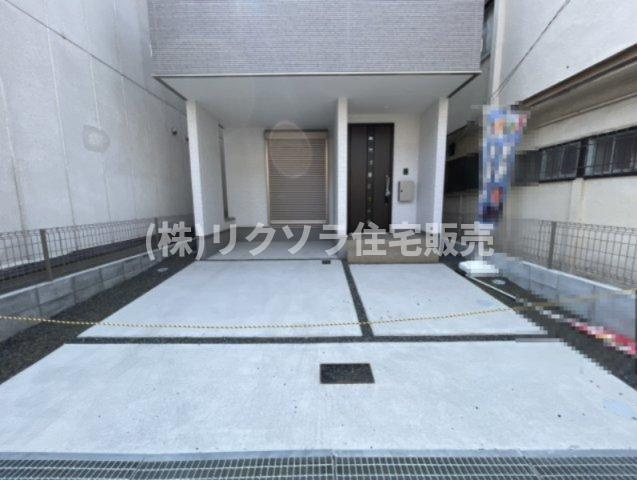 春日町　新築一戸建ての駐車場|2台駐車可能（車種による）
■物件内覧・資金計画相談・住宅ローン相談、リフォーム相談、お問合せ受付中■
※当日・翌日のご内覧、ご相談はお電話でのお問合せがスムーズです！