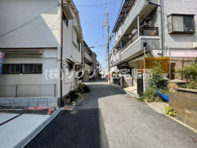 春日町　新築一戸建ての前面道路含む現地写真|■物件内覧・資金計画相談・住宅ローン相談、リフォーム相談、お問合せ受付中■
※当日・翌日のご内覧、ご相談はお電話でのお問合せがスムーズです！