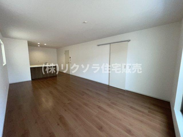 春日町　新築一戸建ての居間・リビング|LDK19.0帖
■物件内覧・資金計画相談・住宅ローン相談、リフォーム相談、お問合せ受付中■
※当日・翌日のご内覧、ご相談はお電話でのお問合せがスムーズです！