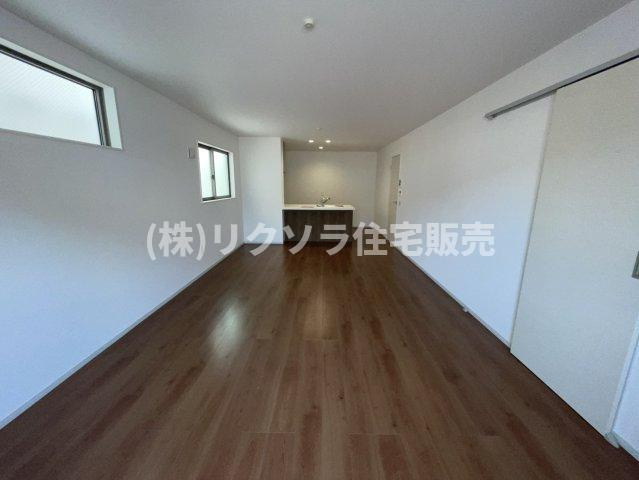 春日町　新築一戸建ての居間・リビング|LDK19.0帖
■物件内覧・資金計画相談・住宅ローン相談、リフォーム相談、お問合せ受付中■
※当日・翌日のご内覧、ご相談はお電話でのお問合せがスムーズです！