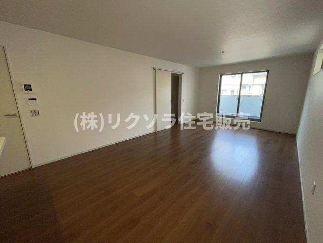 春日町　新築一戸建ての居間・リビング|LDK19.0帖
■物件内覧・資金計画相談・住宅ローン相談、リフォーム相談、お問合せ受付中■
※当日・翌日のご内覧、ご相談はお電話でのお問合せがスムーズです！