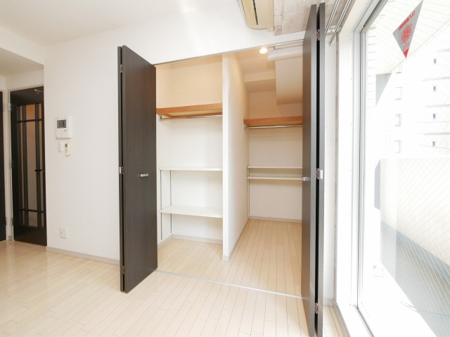 大阪市浪速区敷津西２丁目の賃貸マンションの収納