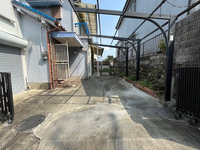 楠ヶ丘貸家の駐車場