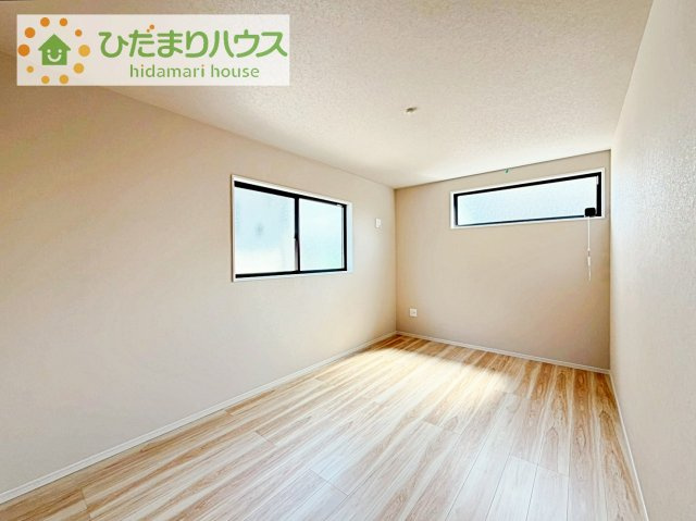 【洋室】 | つくば市高野3期　新築戸建　1号棟 | 広めの主寝室は、ベッドの他にもパソコンデスクやドレッサーなども置けちゃいます(*^-^*)