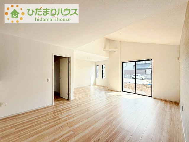 【居間・リビング】 | つくば市高野3期　新築戸建　1号棟 | 家族の集まるLDKは広々23.4帖！贅沢な空間を演出！4LDKにもなります。