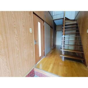 中野町二丁目戸建の玄関