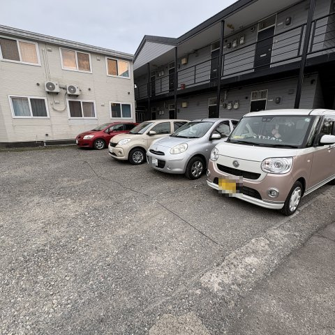 メイプルハウスの駐車場