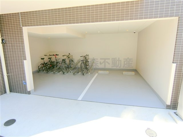 ハイズブリエ大森北の駐車場|敷地内平置き駐車場　空き状況等詳細はお問合せ下さい。