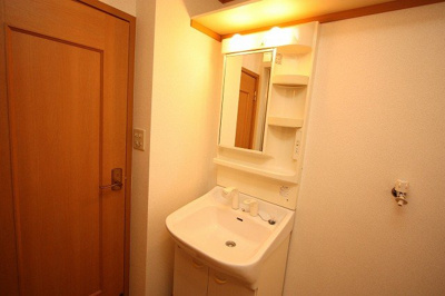 【洗面所】 | プレーヌ・飯塚Ａ | 忙しい朝には欠かせない洗面所です