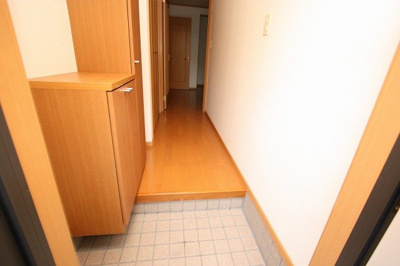 【玄関】 | プレーヌ・飯塚Ａ | 収納もある玄関です