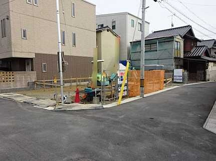 広島市南区山城町　新築一戸建ての前面道路含む現地写真