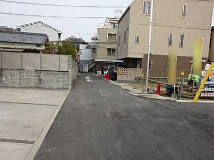 広島市南区山城町　新築一戸建ての前面道路含む現地写真