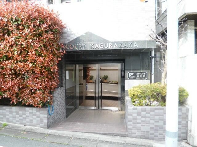 スカイコート神楽坂のエントランス