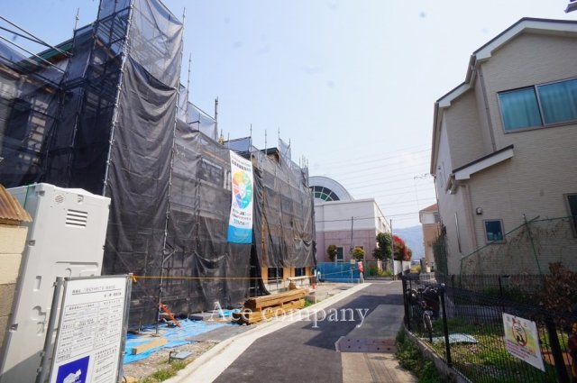 【前面道路含む現地写真】 | 八尾市福万寺町4丁目　【A号棟/全2棟】 | 【前面道路：幅員約4.7ｍ☆】