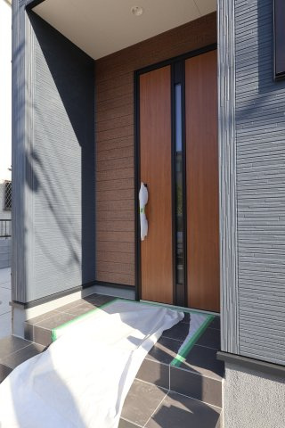 《仲介手数料無料》西区大字西新井505-178新築一戸建てリーブルガーデンの玄関
