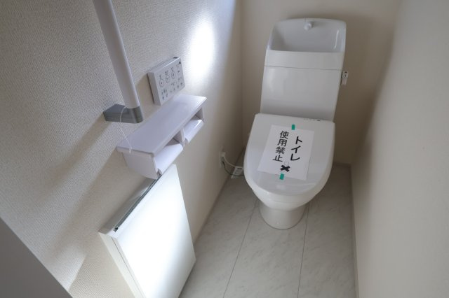 《仲介手数料無料》西区大字西新井505-178新築一戸建てリーブルガーデンのトイレ