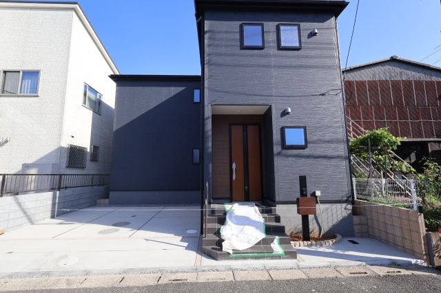 《仲介手数料無料》西区大字西新井505-178新築一戸建てリーブルガーデンの外観|車種によりますが並列で車を2台駐車できます。