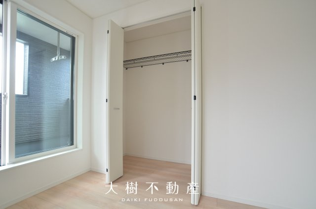 【洋室】 | 海老名市社家２丁目　新築戸建て　全10棟　【仲介手数料無料】 | 2階　洋室1（7.5帖）クローゼット