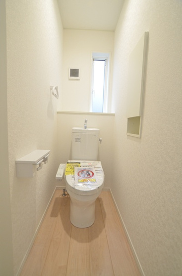 【トイレ】 | 海老名市社家２丁目　新築戸建て　全10棟　【仲介手数料無料】 | 2階