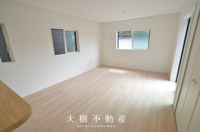 【居間・リビング】 | 海老名市社家２丁目　新築戸建て　全10棟　【仲介手数料無料】