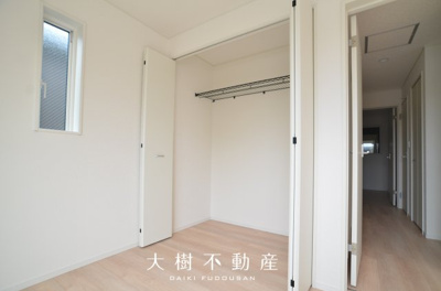 【洋室】 | 海老名市社家２丁目　新築戸建て　全10棟　【仲介手数料無料】 | 2階　洋室1（6.0帖）クローゼット