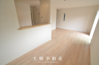 【居間・リビング】 | 海老名市社家２丁目　新築戸建て　全10棟　【仲介手数料無料】