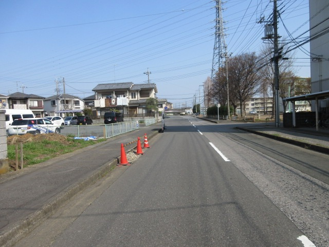 【仲介手数料無料】新築戸建　熊谷市柿沼780-4（全1棟）の前面道路含む現地写真