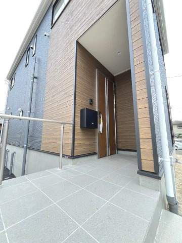 【玄関】 | 那珂川市今光8丁目第2　3号棟（全3棟）【仲介手数料無料・0円】 | 現地写真。