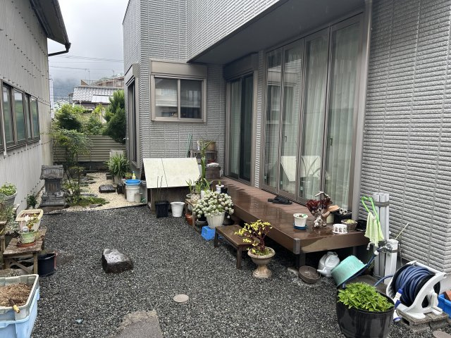 用宗三丁目店舗付中古住宅の中庭